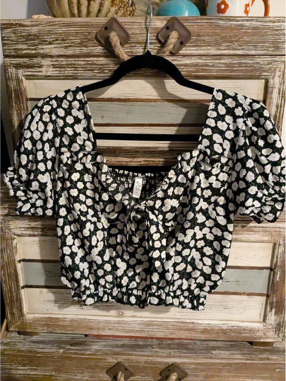 Top juniors crop floral size Large